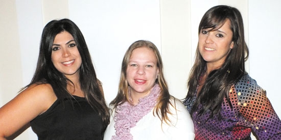 Elas gostam da boa música e curtem sempre bons espetáculos, Mariana Benedetti Sandoval, Laís Phelipe Cordeiro e Ana Laura da Silveira e Lucas